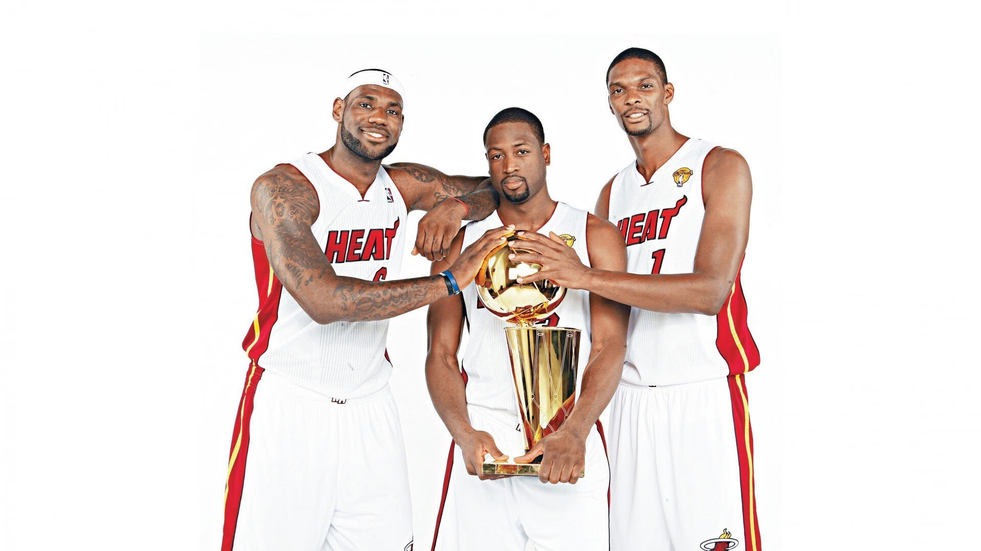 赛道轰鸣与球场狂胜,当极限速度遭遇绝对统治