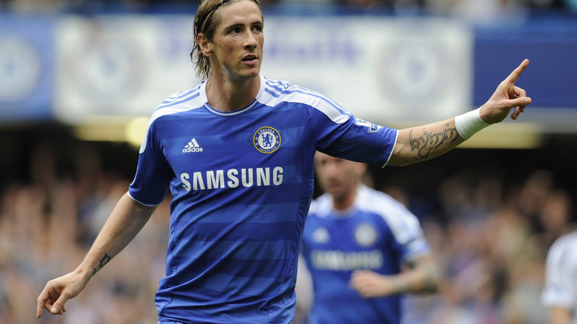 奥斯梅恩之夜,当足球巨星照亮NBA总决赛的穹顶