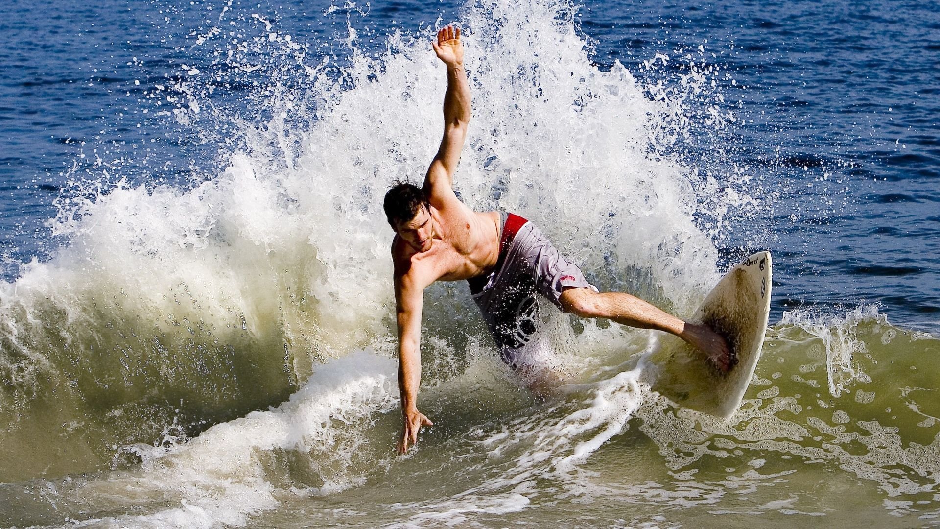 欧冠半决赛焦点战，黄蜂单节拉开76人，战术革命与意志的胜利